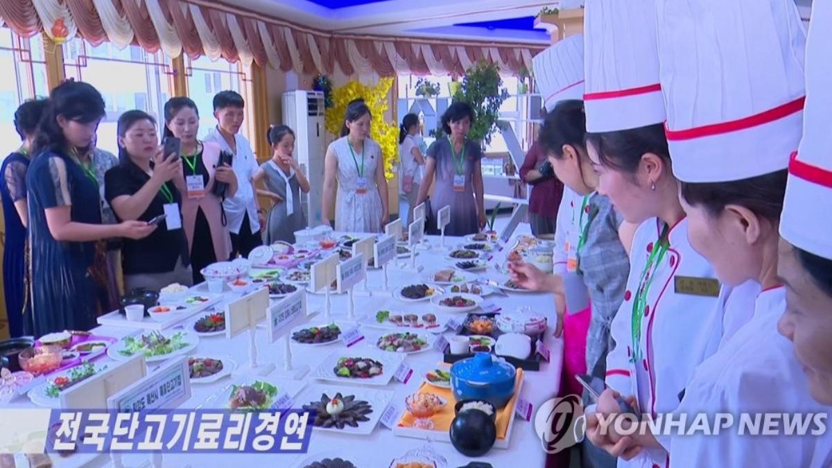 北韓政府不僅鼓勵民眾食用狗肉,更舉辦全國甜肉料理競賽,邀請北韓民眾一起共襄盛舉。(圖/擷取自韓聯社)