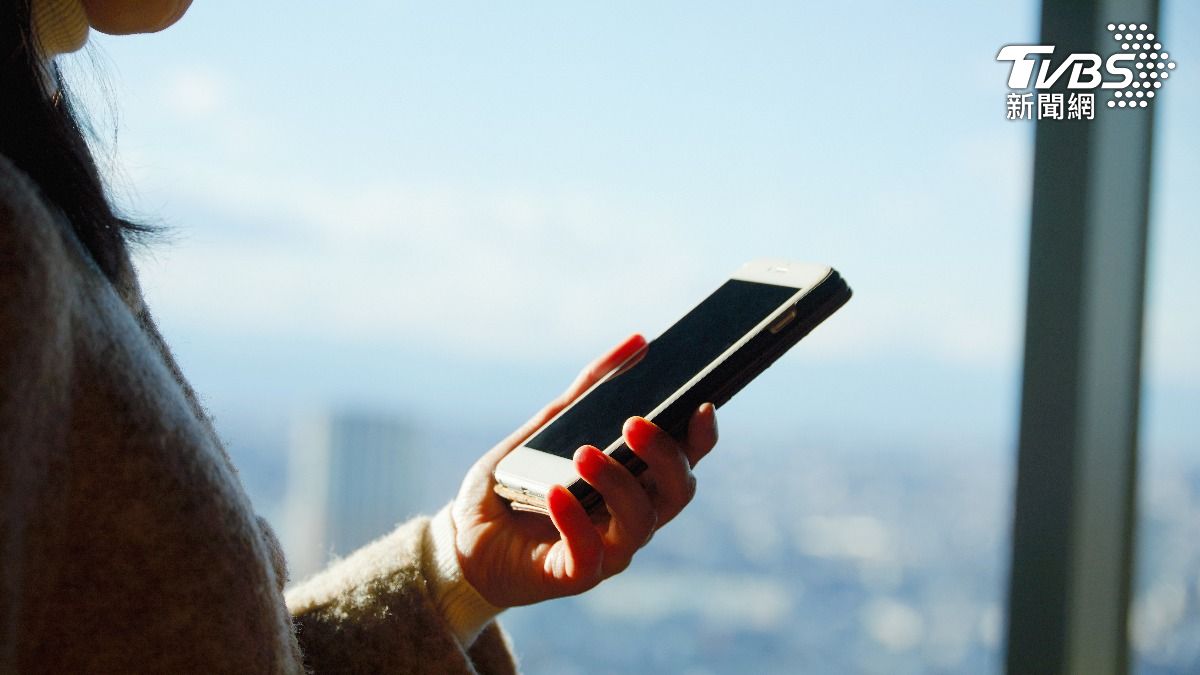 不爽妻玩交友APP!他毆打燒傷網友「剃他光頭」 逼簽50萬借據
