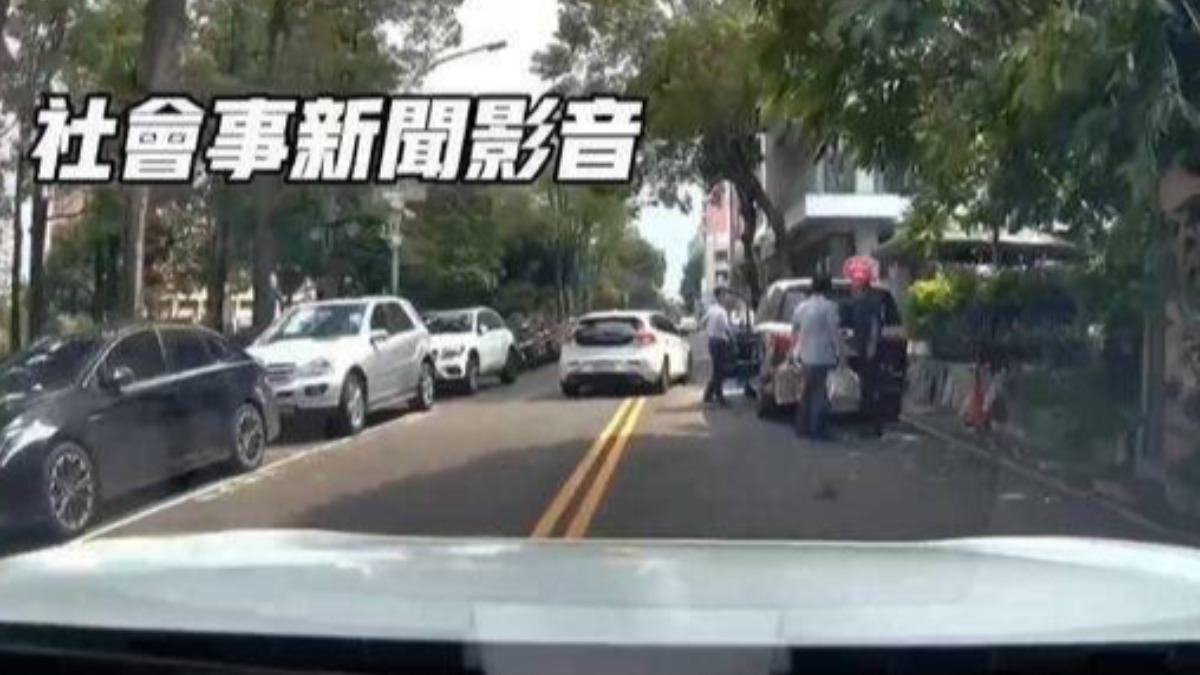 維安邦交團!台中警停必比登名店前挨轟「害逆向」 分局:沒違規