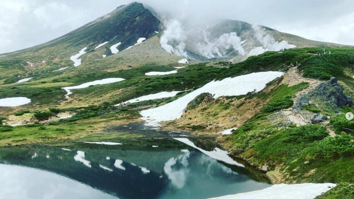 旭岳是東川町內的著名景點，也是北海道最高的雪山。（圖／翻攝自visit_higashikawa IG）