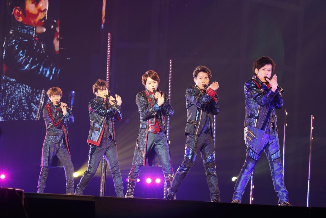 二宮和也(右一)認為加入嵐是人生中最幸運的事。(圖/翻攝自arashi5official推特)