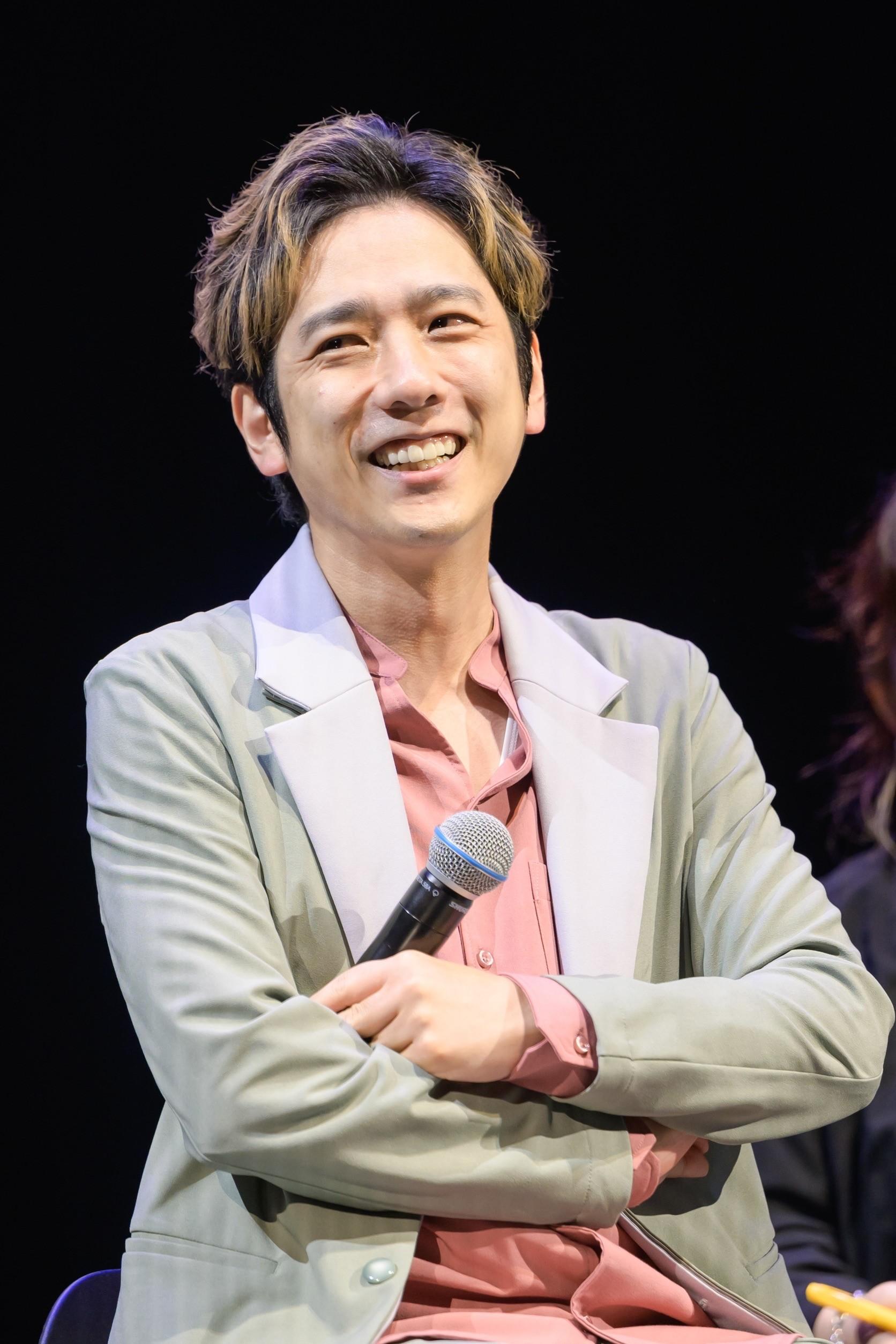 二宮和也劇中分飾兩角展現神級演技。(圖/大鴻藝術提供)