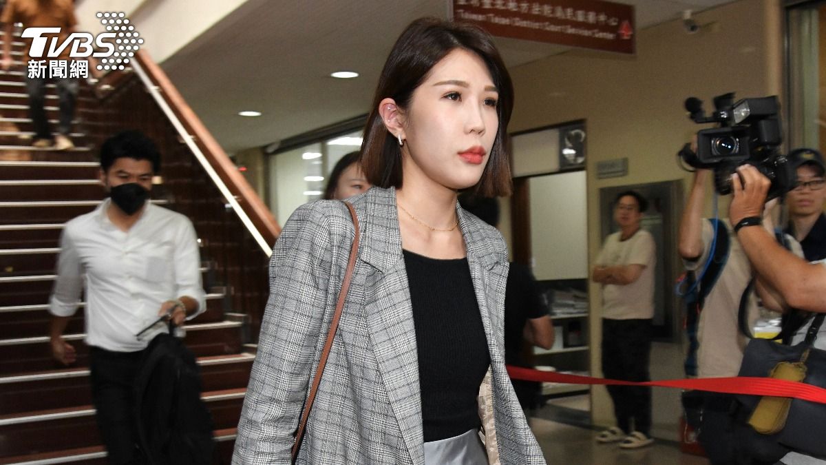 三立記者馬郁雯今天以證人身分接受檢方偵訊。(圖/胡瑞麒攝)