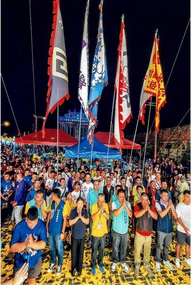 獲得金獎的照片遭質疑比例變形，且同一座包辦多獎，引發爭議。（圖／翻攝自屏東縣恆春鎮公所）