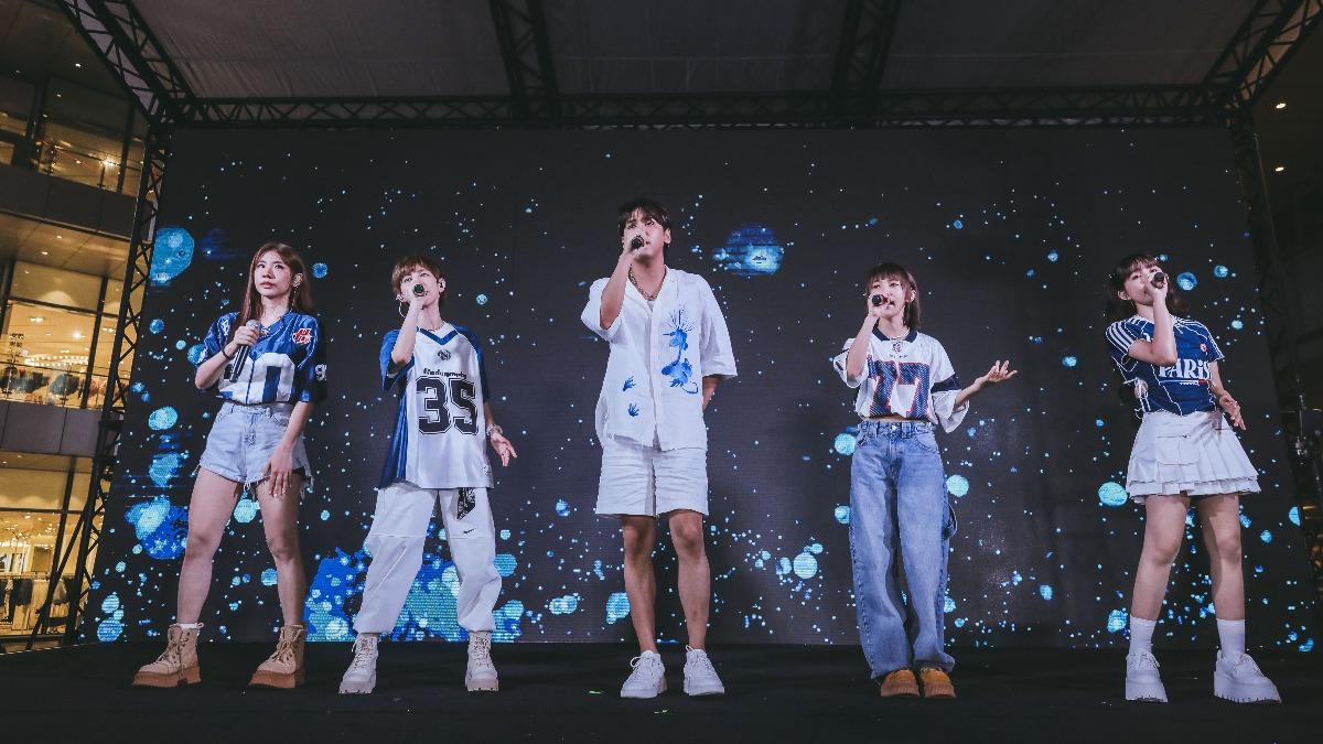 BOOM!怪物星人跟陳零九合唱。(圖/相映音樂提供)