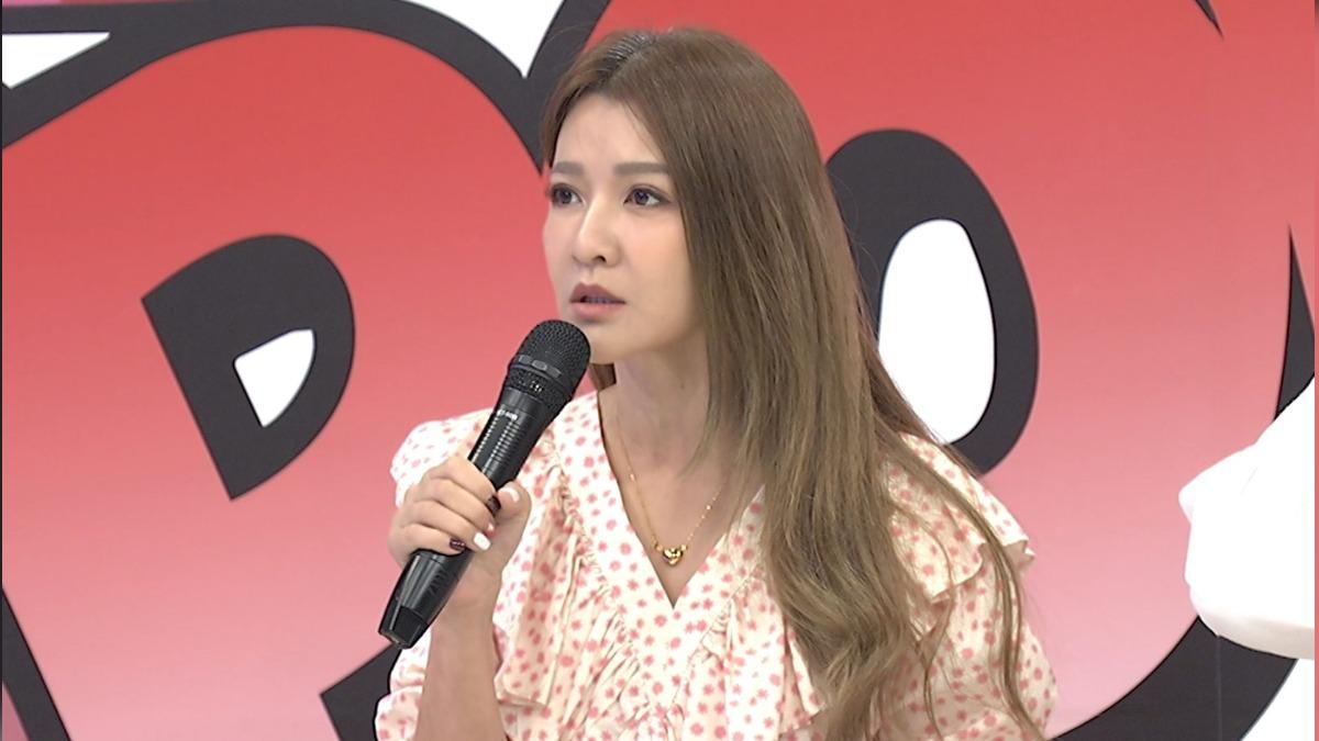 曾雅蘭訴說過去的委屈。(圖/中天提供)
