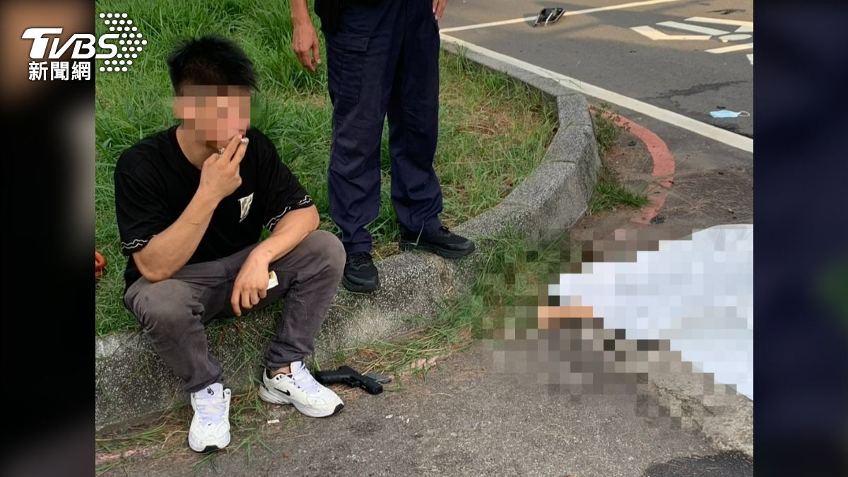 34歲彭姓駕駛吸食喪屍煙彈毒駕,竟淡定叼菸。(圖/TVBS)