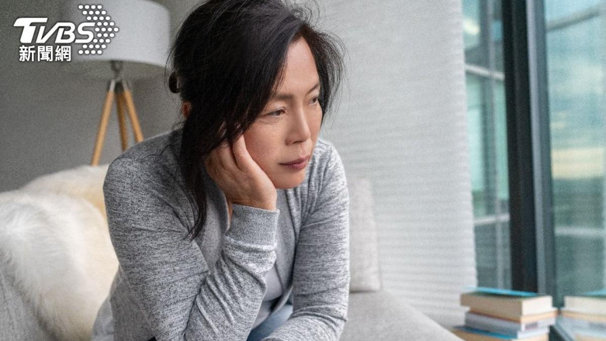 女性更年期情緒不穩! 中醫曝「3茶飲」改善:補體力又助眠