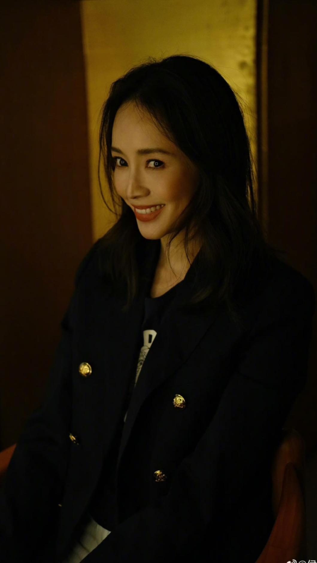 侯佩岑曬美照。(圖/翻攝自微博)