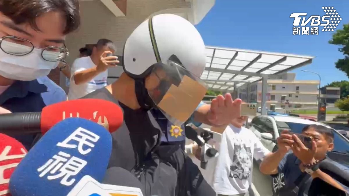 快訊/新竹毒男逆向撞死人!4罪移送地檢署 副駕女跛腳現身