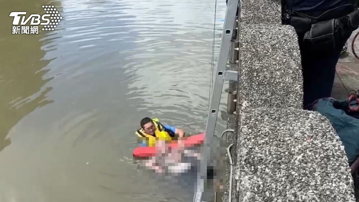 基隆田寮河驚見1男漂浮!消防拉起「無生命跡象」送醫搶救中