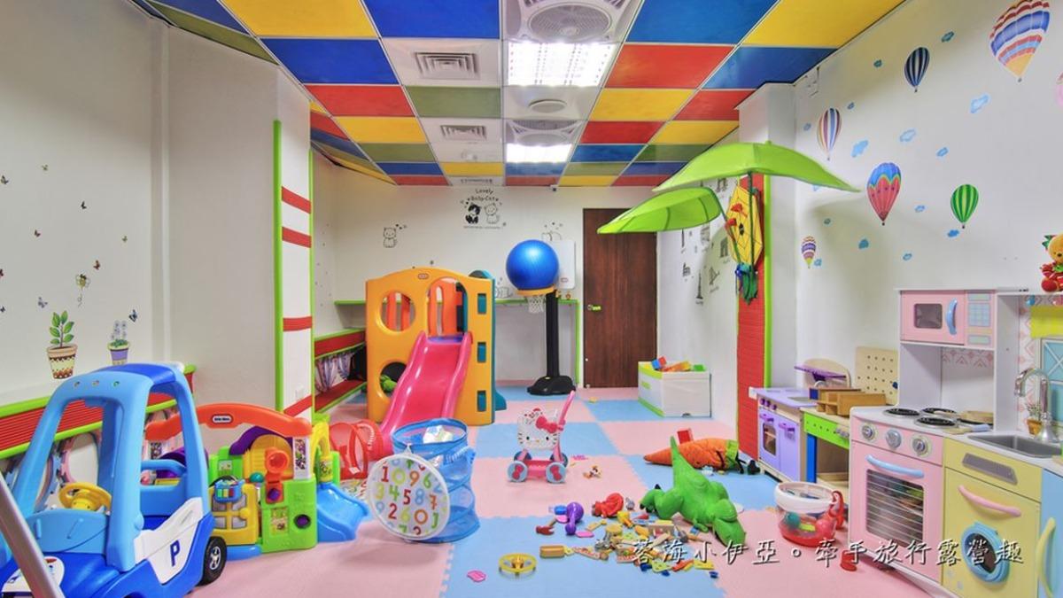 旁邊有兒童遊戲室，可以讓小孩自己在裡頭盡情玩樂。（圖／蓉蓉牽手☜ㄩˇ你環遊世界提供）