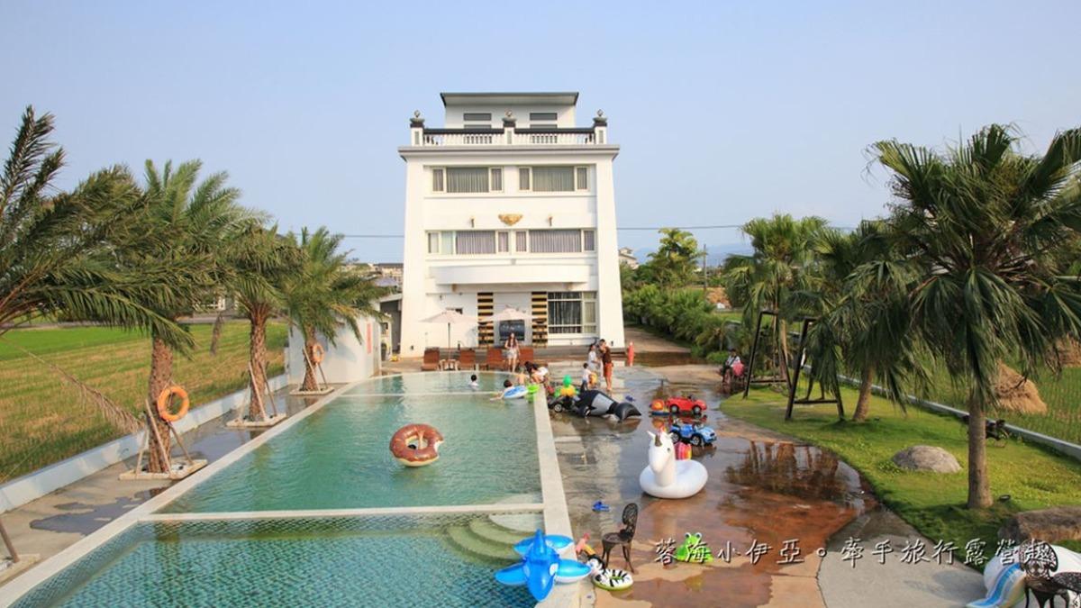 埃及白宮２棟建築中間有座大型戲水池。（圖／蓉蓉牽手☜ㄩˇ你環遊世界提供）