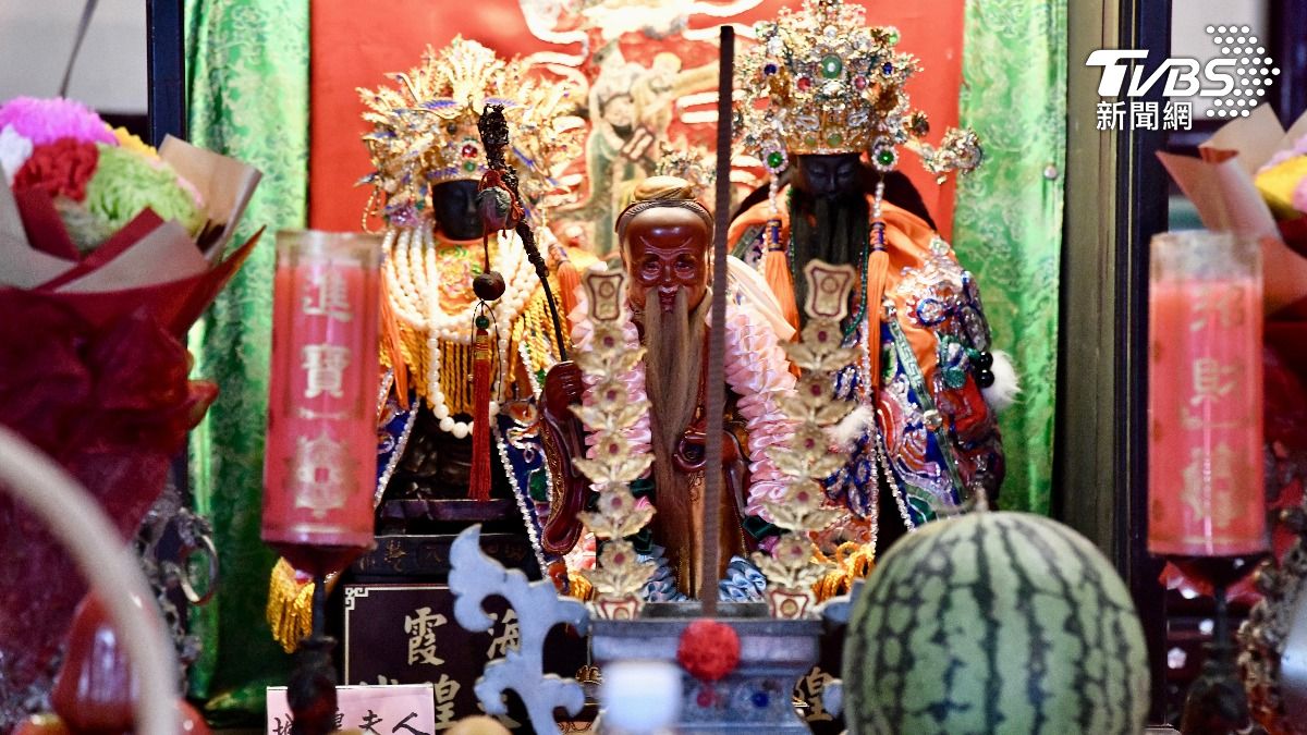 台北霞海城隍廟月老。（圖／胡瑞麒攝）
