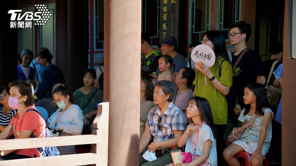 許多民眾前來朝聖。（圖／胡瑞麒攝）