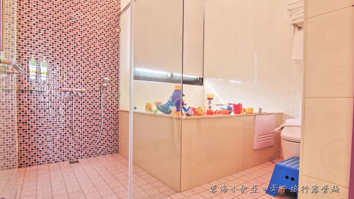 只要內心住著小女孩的人，無不對「「夢幻公主親子４人房」的環境發出「好夢幻」的驚嘆聲～（圖／蓉蓉牽手☜ㄩˇ你環遊世界提供）