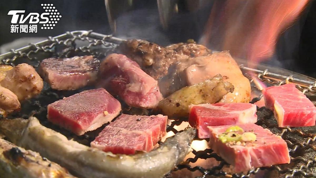 爽吃烤肉肚子好脹!中醫授「3穴位」快速緩解 搭配精油更舒適