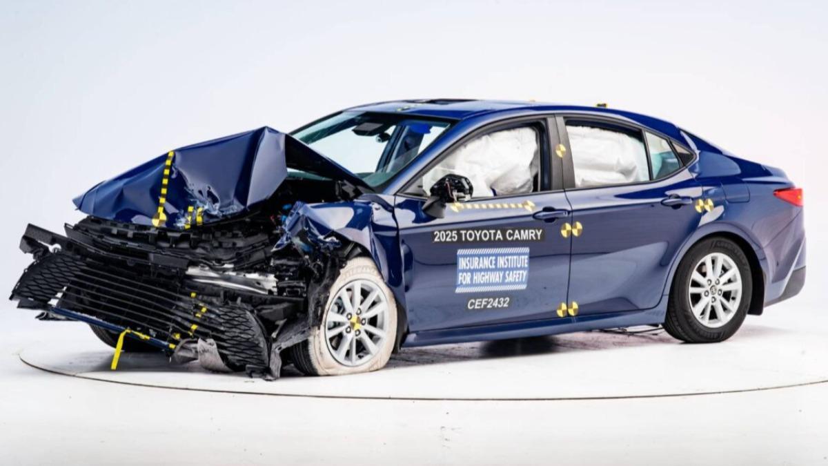 IIHS表示Toyota Camry能有效保護乘員安全，並能良好地保護行人避免撞擊。（圖／IIHS）