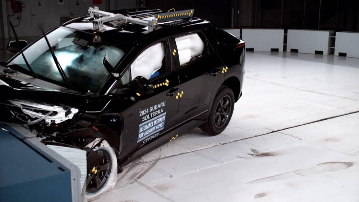 Subaru Solteera同樣能夠很好地保護車內、車外人員安全。（圖／IIHS）