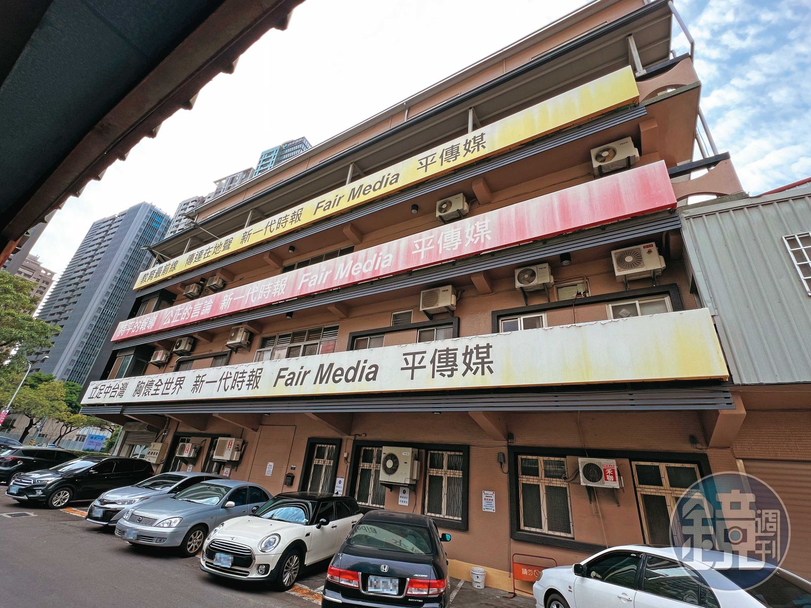 除了酒店事業外,袁昶平也大手筆斜槓媒體、餐飲、房地產等領域,引起外界關注。(圖/鏡週刊)