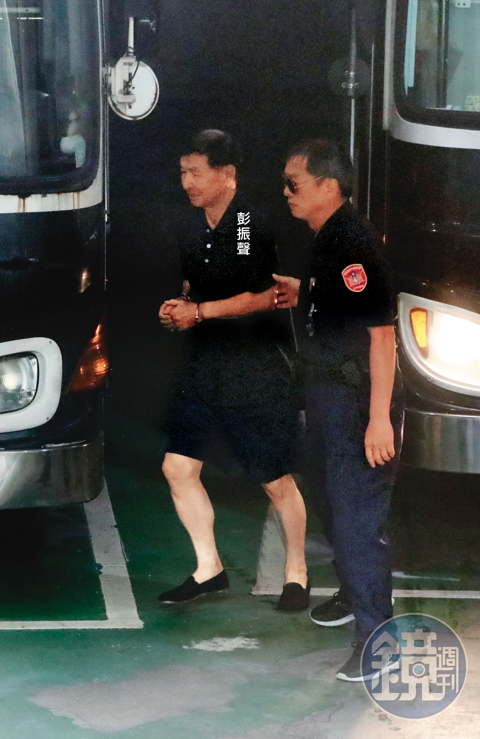 前台北市副市長彭振聲(左)密集遭提訊,據了解,他已向檢方供出實情,有望轉為汙點證人。(圖/鏡週刊)