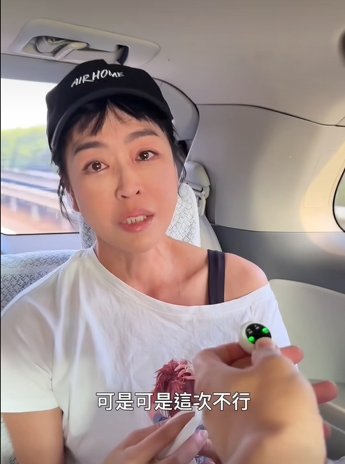 唐玲想到中秋獨自一人在廈門,忍不住落淚。(圖/翻攝自唐玲臉書)