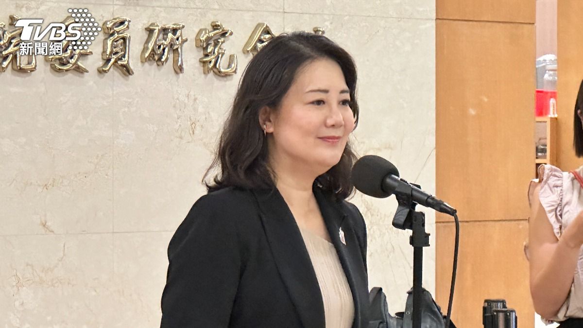 小草辦祈福點燈會請道士、牧師 綠酸:要信法院不是信法會