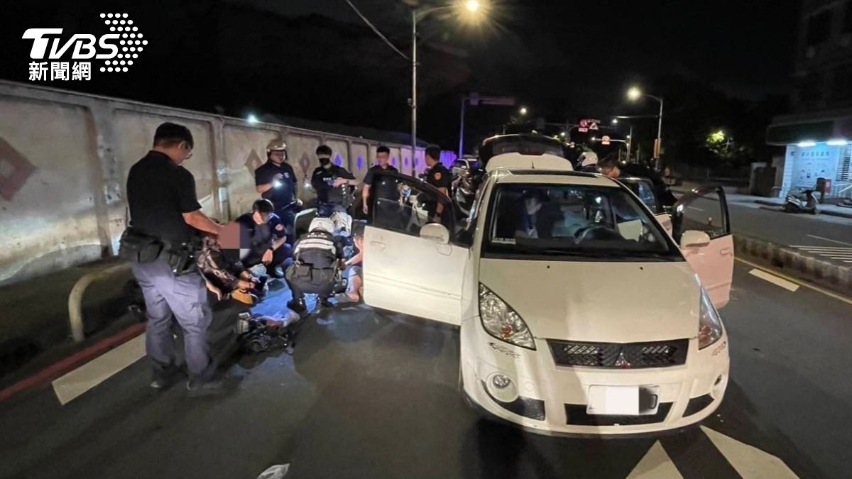 疑毒駕開車衝撞警方 板橋25警狂追850公尺逮2嫌