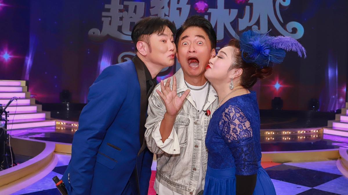 陽帆(左起)、吳宗憲和白冰冰合影。(圖/民視提供)