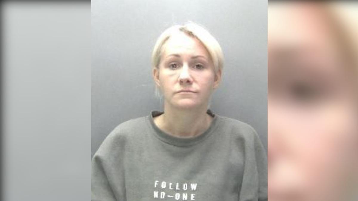 英女獄警熱戀男囚提供「上空按摩」 收藏裸照、傳4千則簡訊
