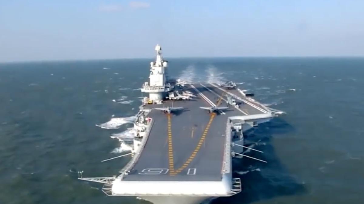 首次!中國航母一度闖日本鄰接區海域 日防衛省警戒監視