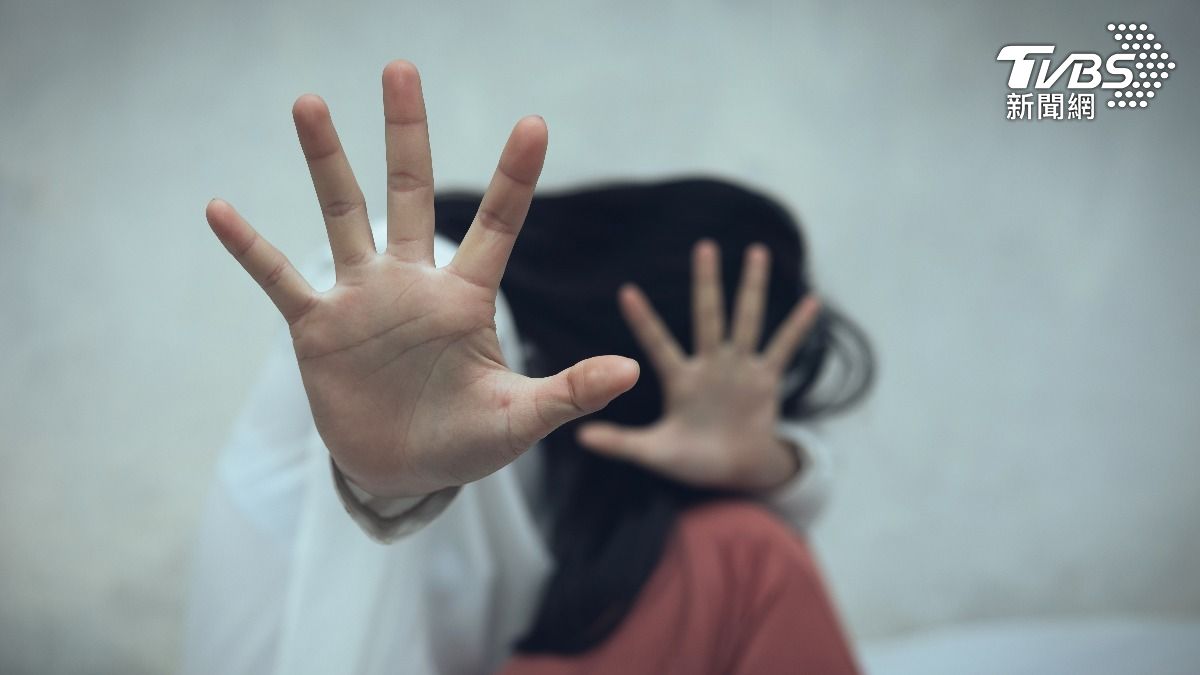 見正妹沙發熟睡起歹念 星國冷氣工逞慾「鞭刑3下再關5年」