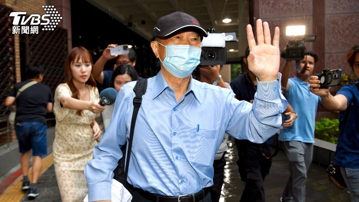 追京華城容積率!檢傳喚反容積獎勵2都委、應曉薇女助理