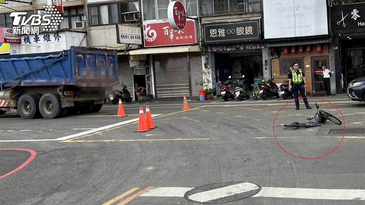 有片/奪命畫面曝!彰化曳引車「左轉沒在看」輾單車婦害命