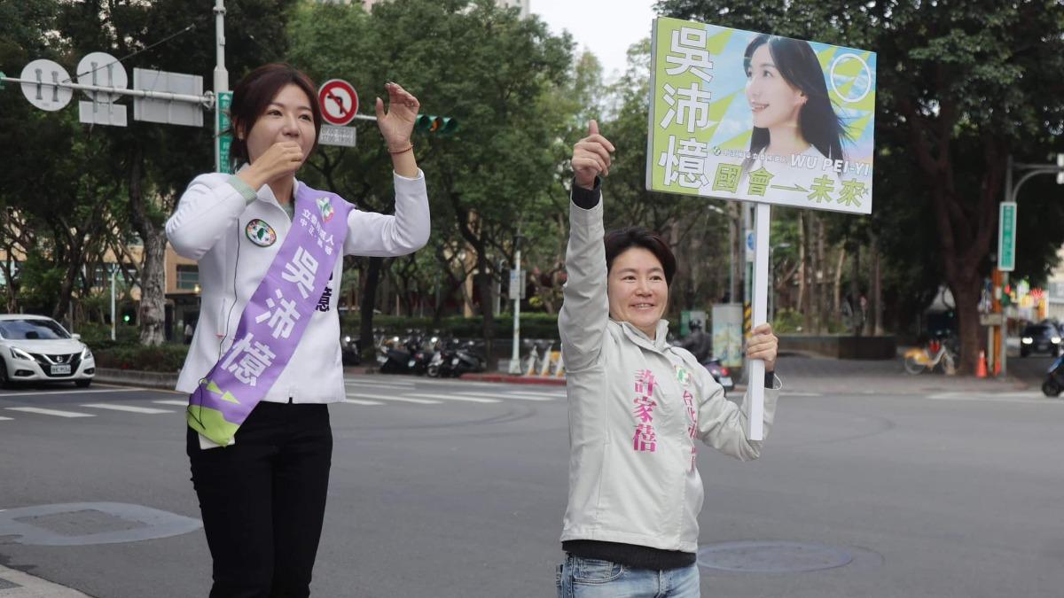 吳沛憶曬出和許家蓓的合照。(圖/翻攝自吳沛憶臉書)