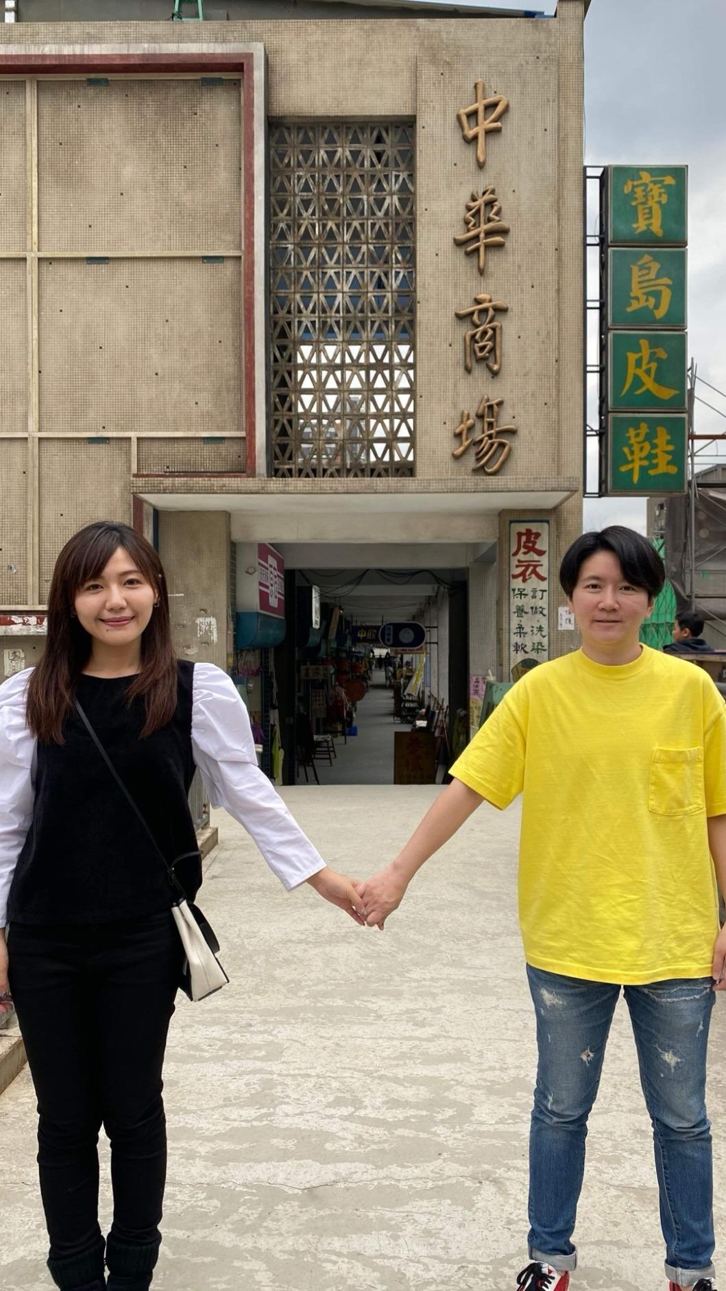 吳沛憶曬出和許家蓓的牽手照。(圖/翻攝自吳沛憶THREADS)