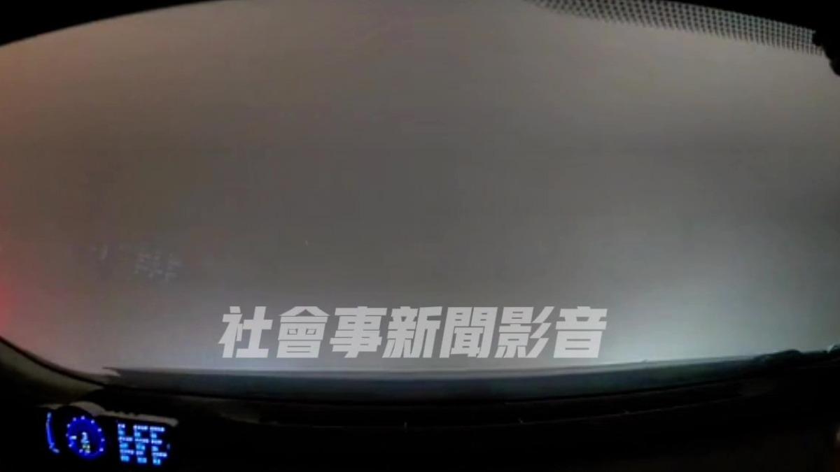 網友緩速通過像是穿越雲海一樣。(圖/社會事新聞影音)