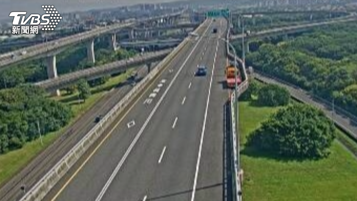 快訊/離地27公尺!38歲男墜五楊高架慘死 車詭異停避車彎