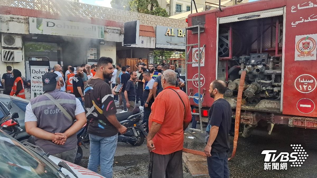 黎巴嫩17日、18日接連爆出呼叫器集體爆炸的事件，除了造成嚴重死傷，同時導致該國的醫療體系瀕臨崩潰。（圖／達志影像路透社）