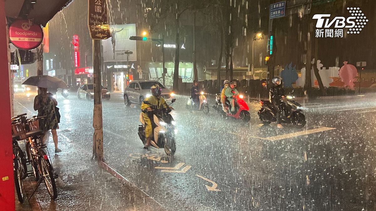 天氣／雨神炸3天「北台灣3地區最慘」！颱風百里嘉最快國慶前生成