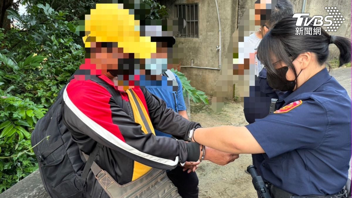 阿波等人遭警方逮捕。(圖/TVBS)