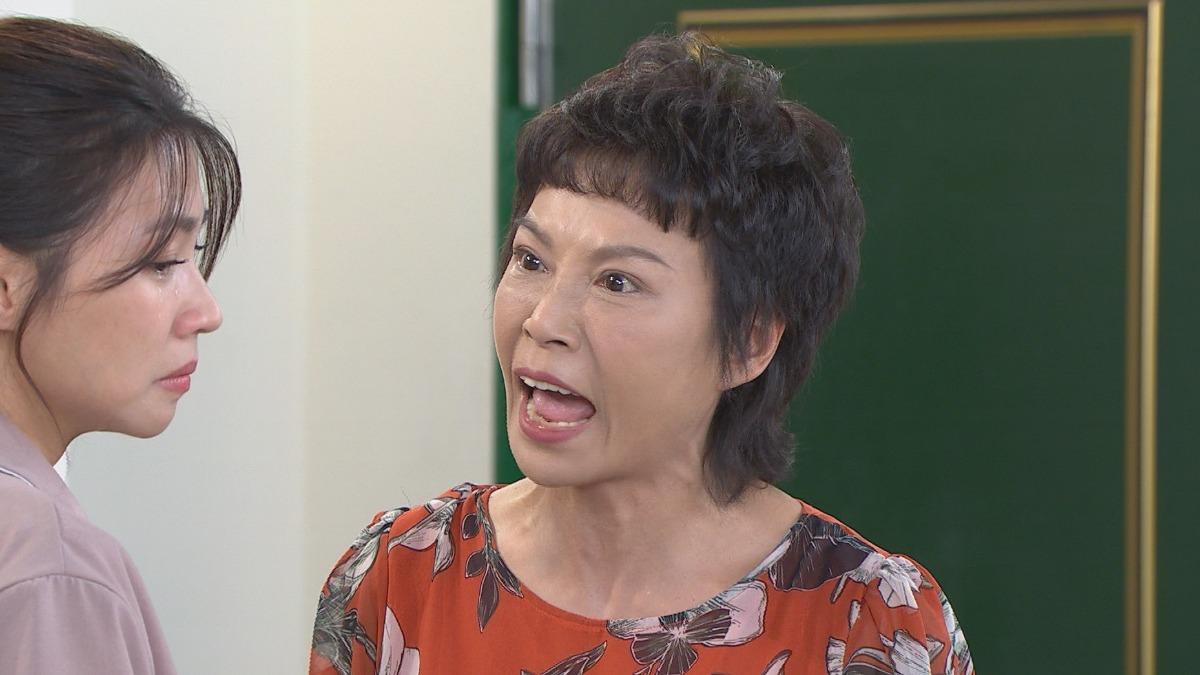 楊瓊華(右)飆罵曾智希,李又汝心疼落淚。(圖/民視提供)