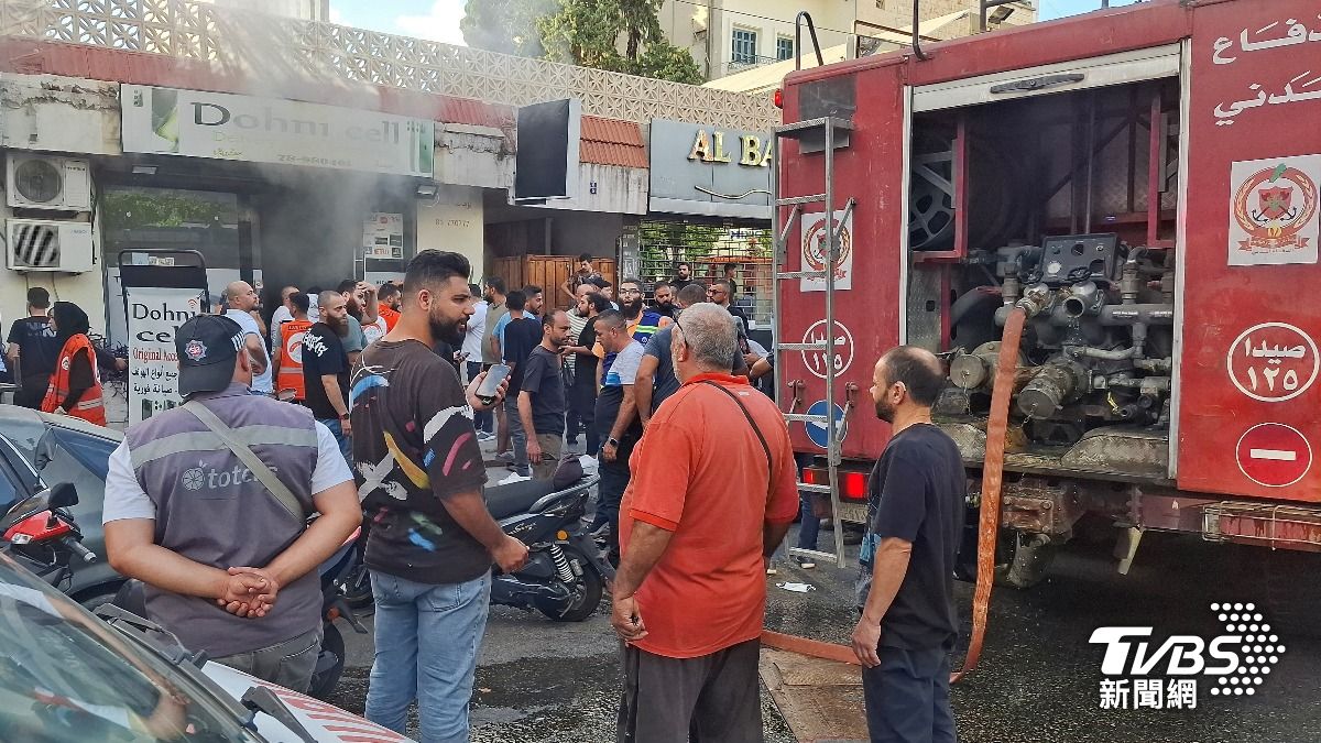 黎巴嫩民眾在爆炸事件後除了嚴重死傷，未遭波及的人更成了「驚弓之鳥」。（圖／達志影像路透社）