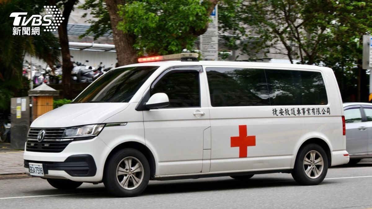 快訊/台北南港女子墜樓 倒臥1樓中庭「無生命跡象」送醫