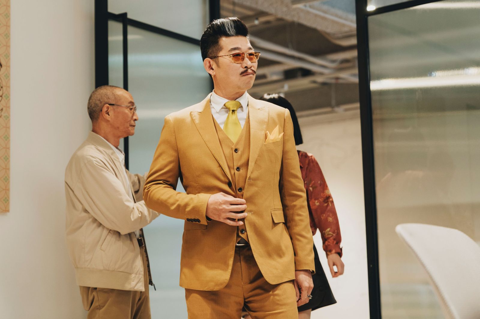 馬力歐在《導演你有病》飾演一位投資拍電影的金主，把有錢人小氣又囂張的嘴臉揣摩地維妙維肖。（圖／雷宮製作提供）