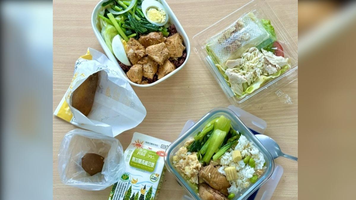 原PO曬出同事們午餐「一片綠」。（圖／翻攝自PTT）