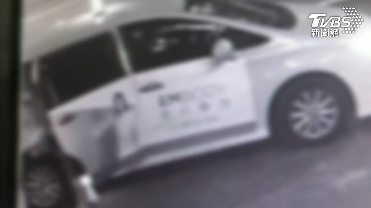 警方發現顏男搭計程車的蹤影。(圖/TVBS)