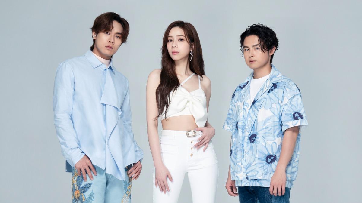 告五人特地到南方澳錄下浪潮聲,更數度修改歌曲。(圖/相信音樂提供)
