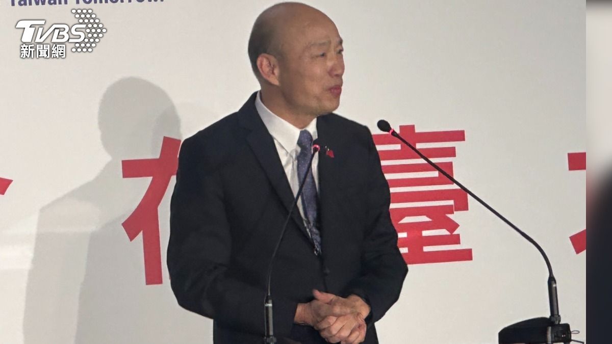 看啦啦隊穿國旗衣熱舞 韓國瑜:我老心臟動得很厲害