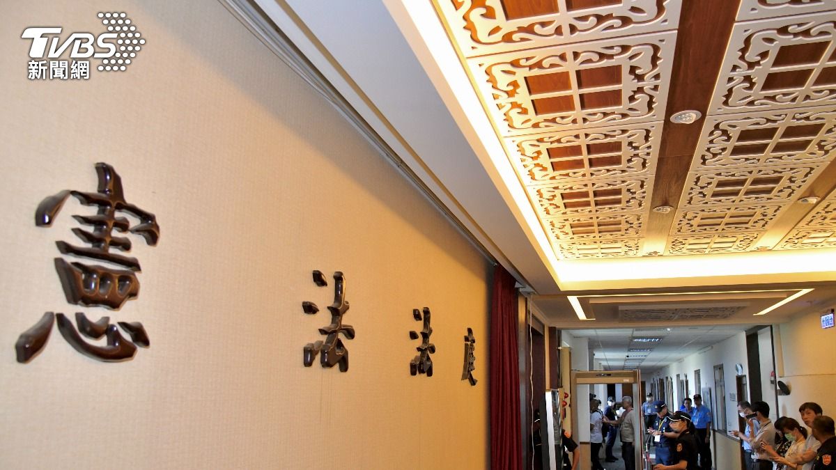 許多網友認為憲法法庭在玩文字遊戲，實際已達到「實質廢死」。（圖／胡瑞麒攝）
